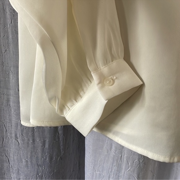 EXPRESS ivory lace neck blouse, size very feminine and pretty, size L - Picture 9 of 9